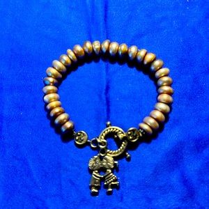 Bracelet real pearl with silver pendant boy and girl kissing